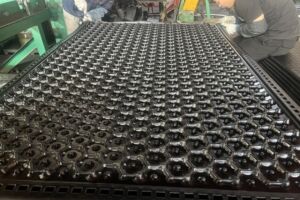 Does rubber mat absorb water